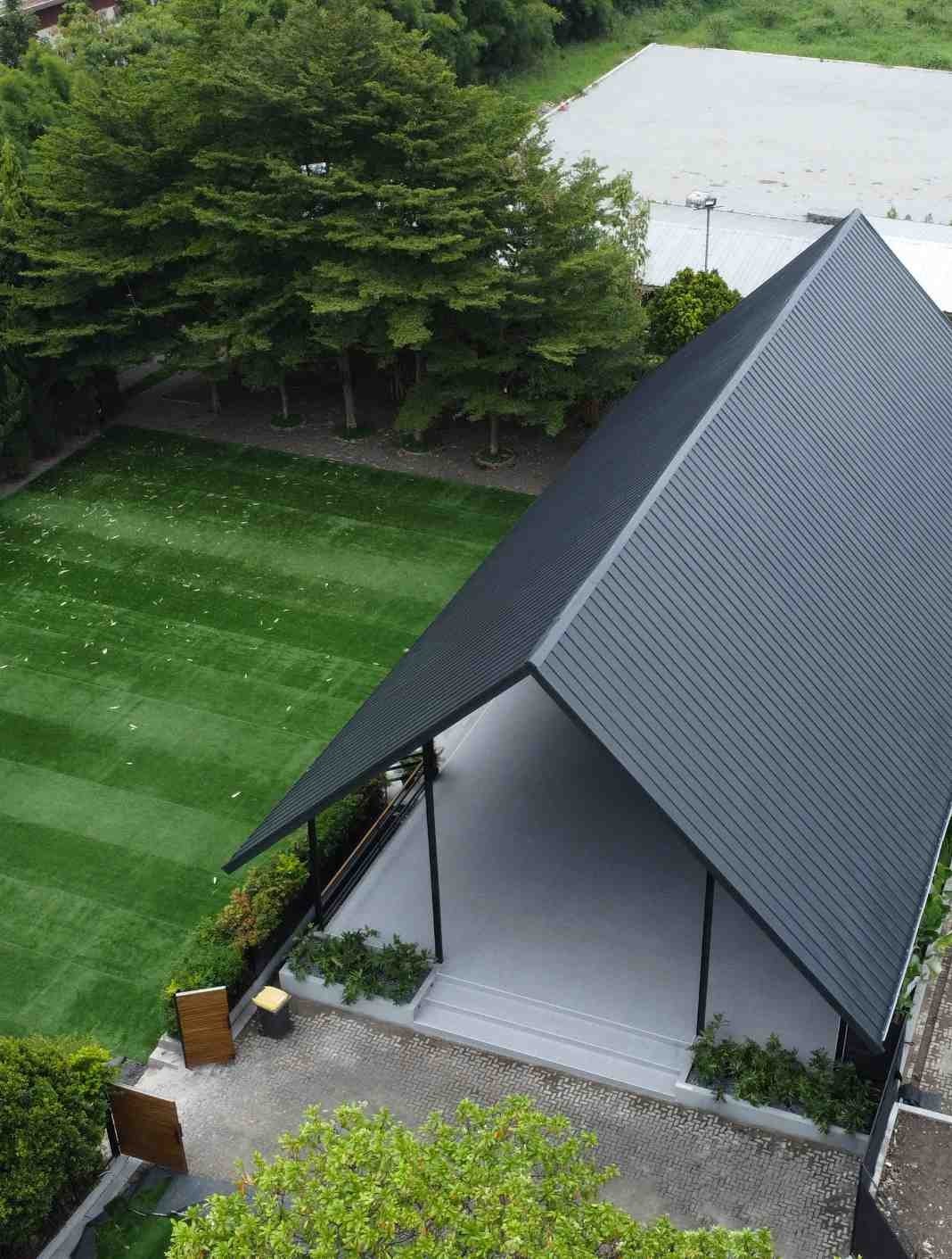 A SPECIAL ROOF FOR SPECIAL MOMENTS