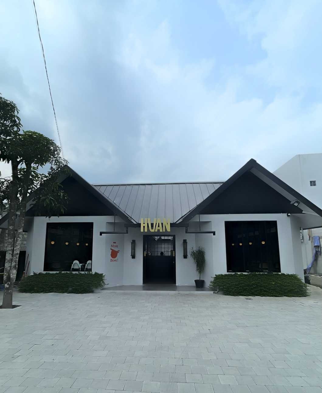 AESTHETIC RESTAURANT WITH CLICK ROOFING