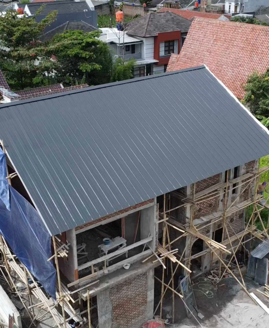 A BEAUTIFUL MINIMALIST ROOF FOR A CELEBRITY'S DREAM HOME