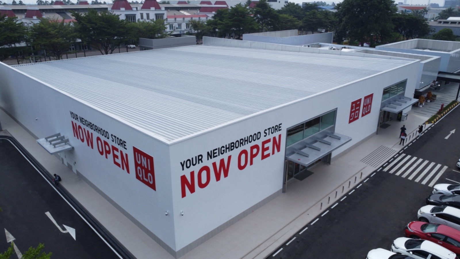 Uniqlo Harapan Indah Bekasi